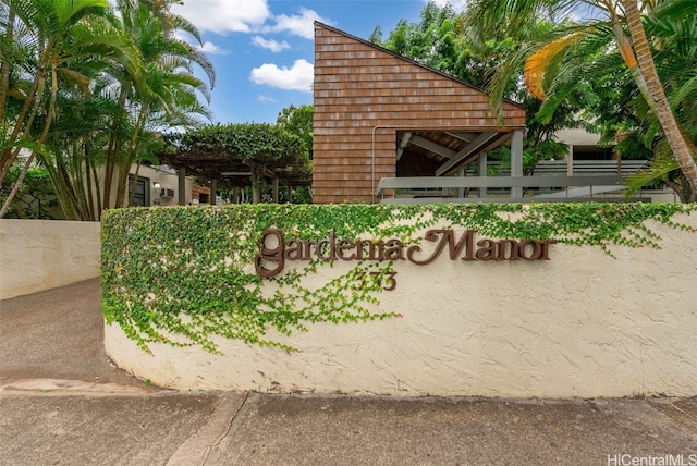 view of community / neighborhood sign