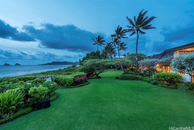 view of yard featuring a water view