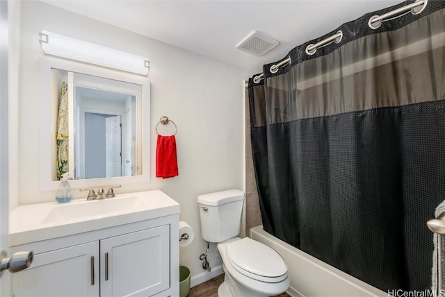 full bathroom with shower / tub combo with curtain, vanity, and toilet