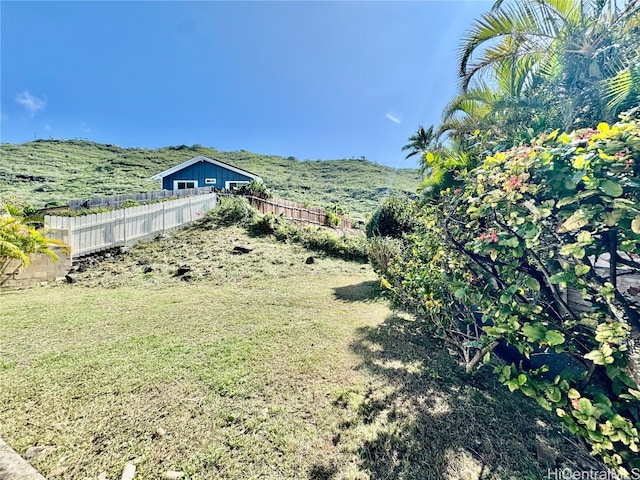 view of yard with a mountain view