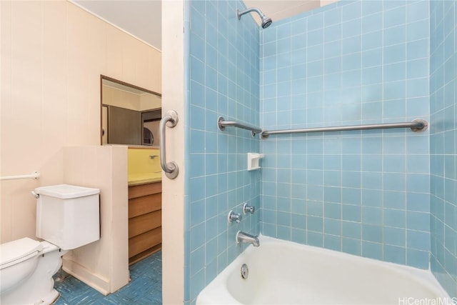 bathroom with tiled shower / bath combo and toilet