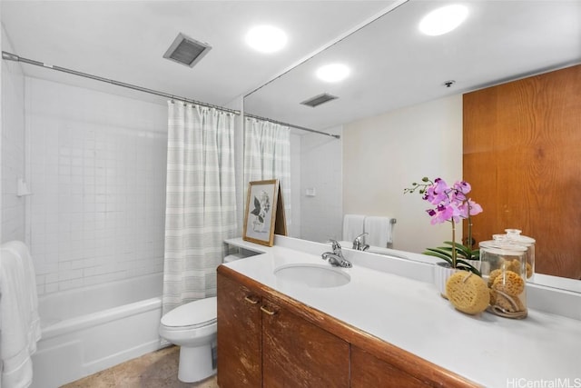 full bathroom with shower / tub combo with curtain, vanity, and toilet