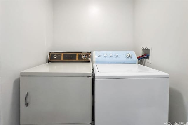 laundry room featuring washer and clothes dryer