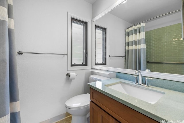 bathroom featuring a shower with curtain, vanity, and toilet