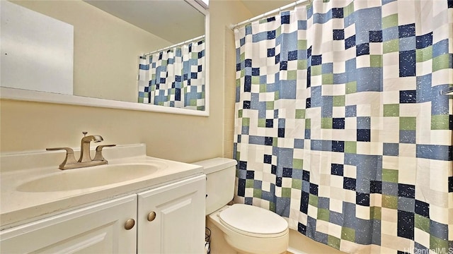 full bathroom with toilet, curtained shower, and vanity