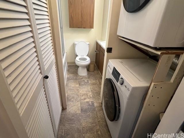 laundry room featuring washer / dryer