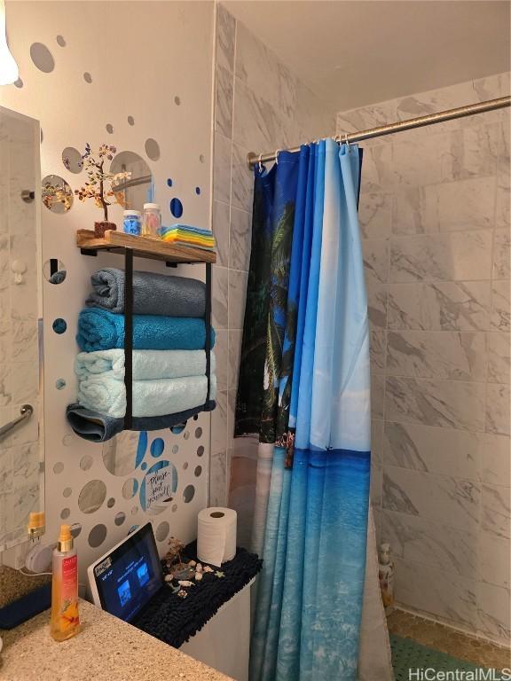 bathroom featuring a shower with curtain