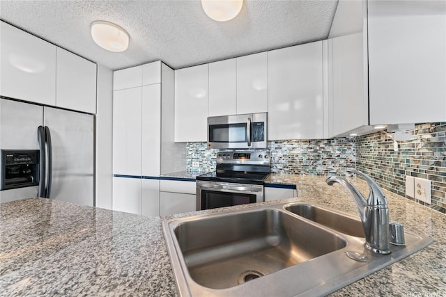 1212 Nuuanu Ave Unit 1412, Honolulu, HI 96817 - kitchen with modern cabinets, a sink, stainless steel appliances, white cabinetry, and a textured ceiling