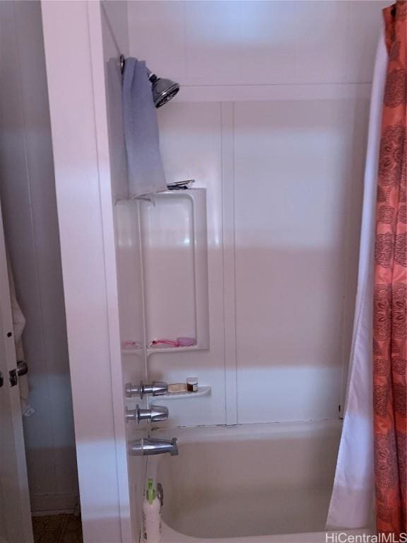 bathroom with shower / tub combo with curtain