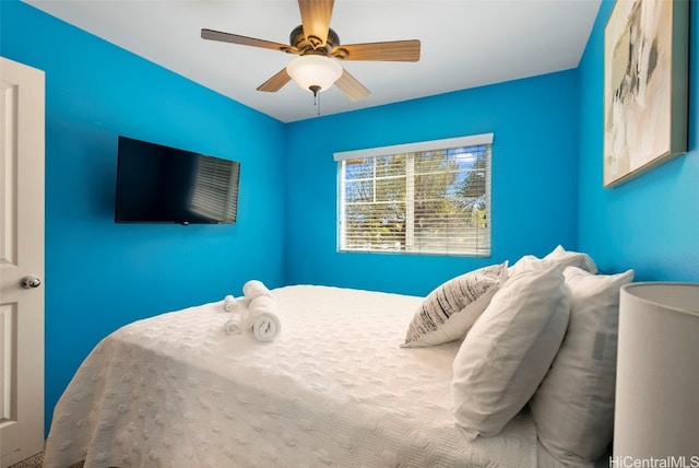 bedroom with ceiling fan