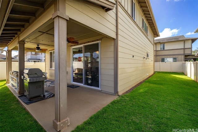 view of patio / terrace featuring grilling area, a fenced backyard, and a ceiling fan