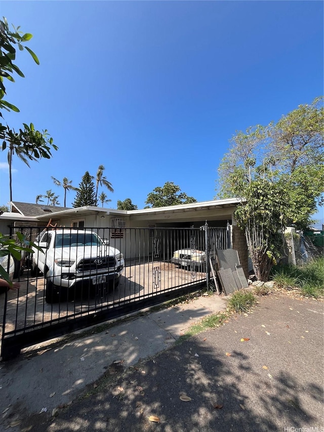 87-825 Farrington Hwy, Waianae, HI 96792 - manufactured / mobile home featuring a fenced front yard