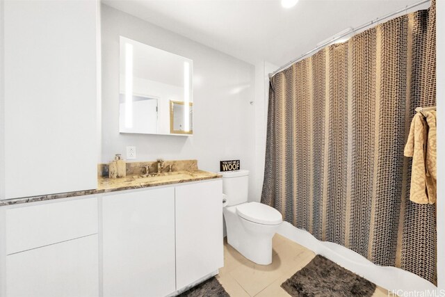 bathroom featuring tile patterned flooring, a shower with shower curtain, vanity, and toilet