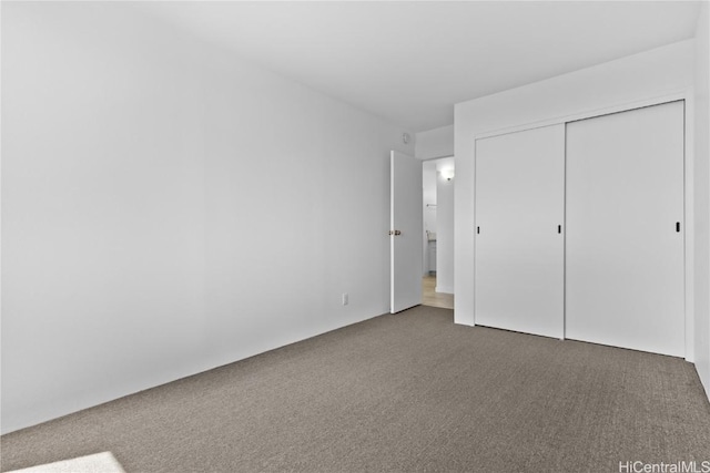 unfurnished bedroom with carpet and a closet