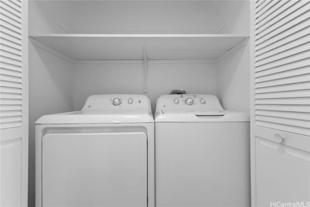 laundry room with laundry area and independent washer and dryer