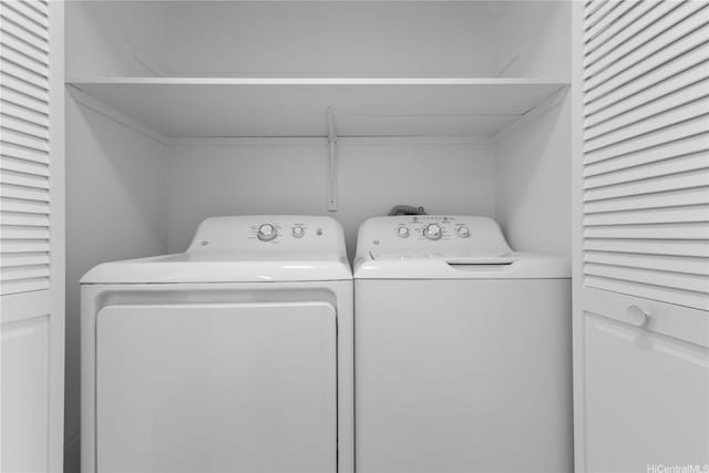 55 S Kukui St Unit D2614, Honolulu, HI 96813 - laundry room with washer and clothes dryer