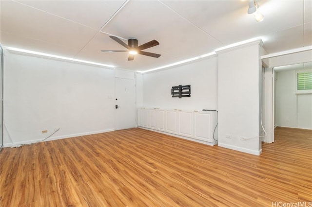 unfurnished room featuring light wood-style floors, baseboards, and a ceiling fan