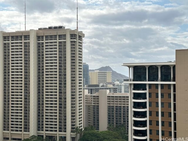 city view featuring a mountain view