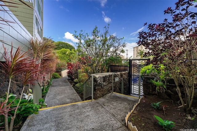 1550 Wilder Ave Unit A804, Honolulu, HI 96822 - view of gate