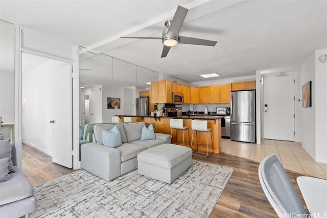 living area featuring light wood-type flooring and ceiling fan