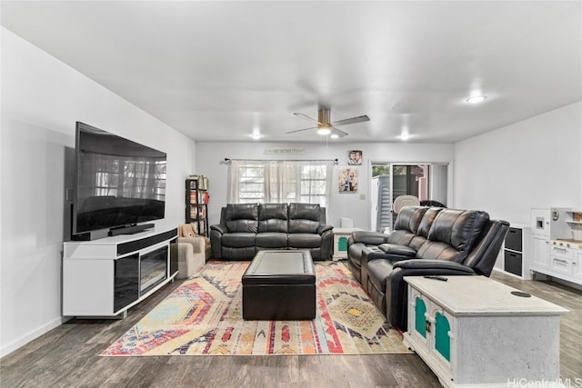 living area with ceiling fan, wood finished floors, and baseboards