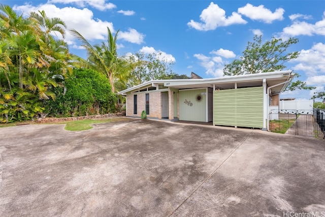 mid-century home with fence