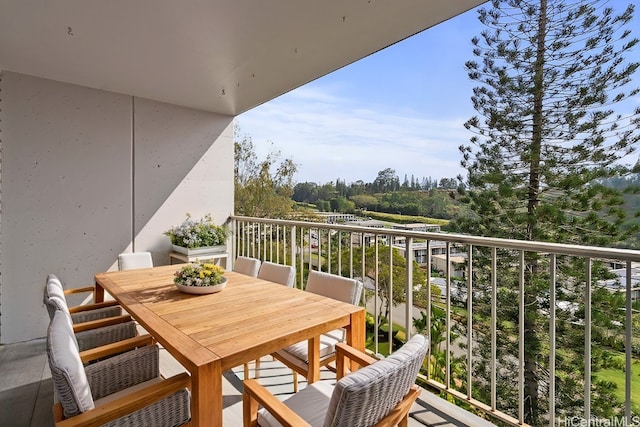 balcony with outdoor dining space