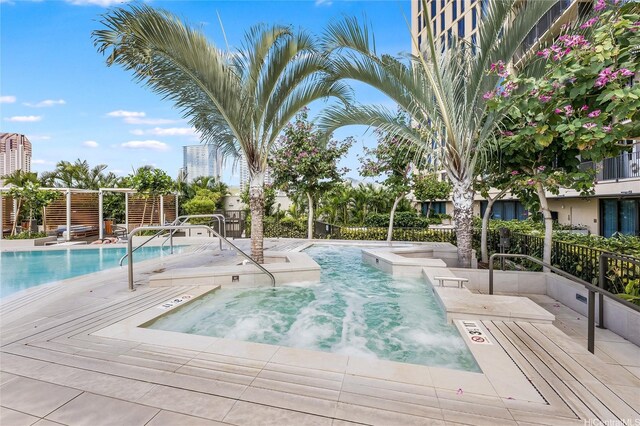 987 Queen St Unit 502, Honolulu, HI 96814 - community pool with a community hot tub