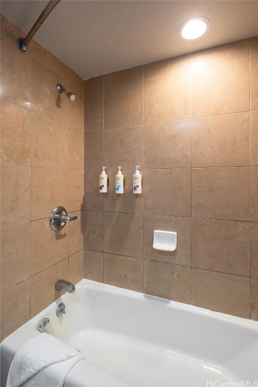 bathroom with shower / bathtub combination