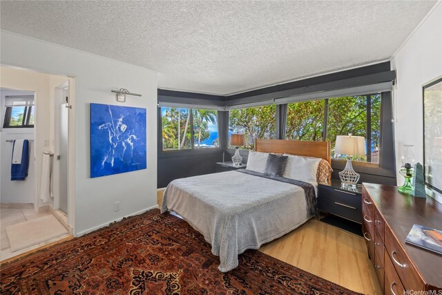 1826 Laukahi St, Honolulu, HI 96821 - bedroom with a textured ceiling
