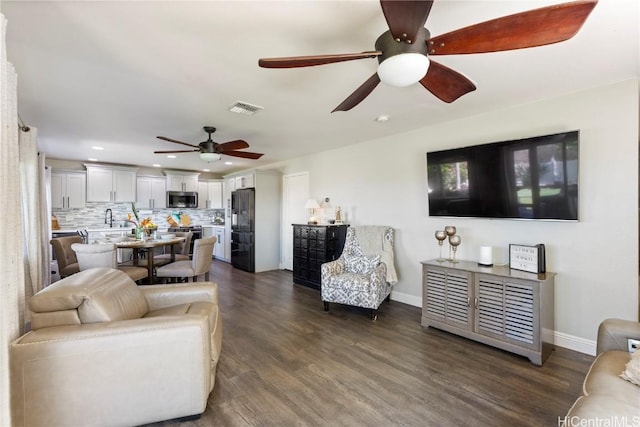 living area with visible vents, baseboards, a ceiling fan, recessed lighting, and dark wood-type flooring