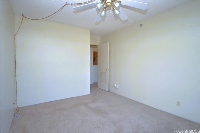 empty room featuring carpet and a ceiling fan