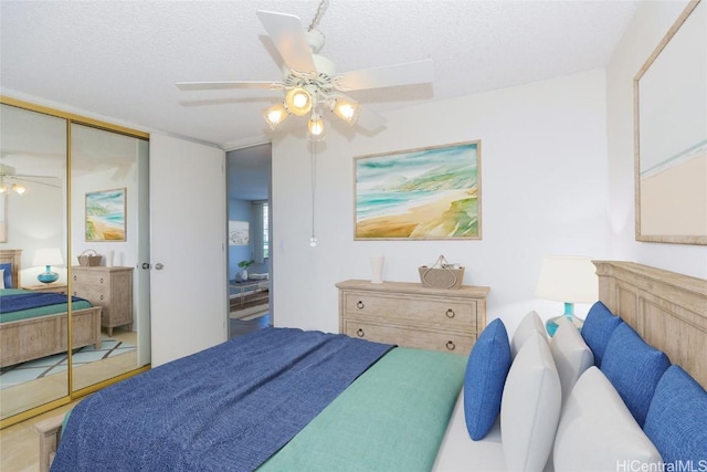 bedroom featuring a closet, a textured ceiling, and ceiling fan