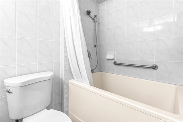 bathroom featuring toilet and shower / bathtub combination with curtain