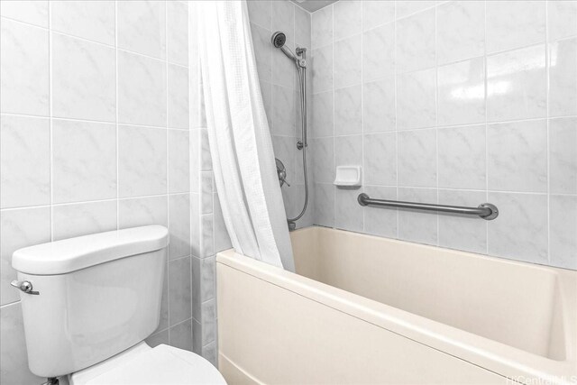 1325 Wilder Ave Unit 5, Honolulu, HI 96822 - bathroom with tile walls, toilet, and shower / bath combo