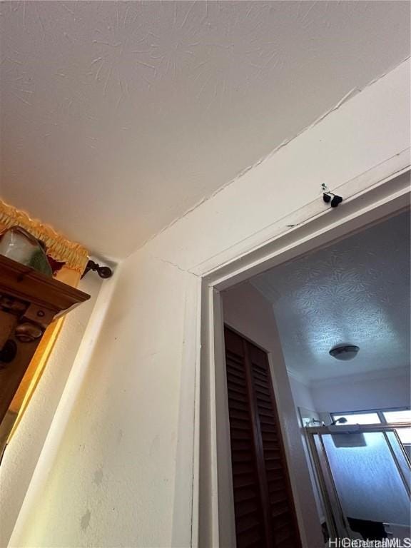 room details featuring a textured ceiling