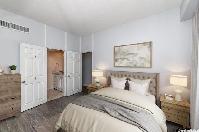 311 Ohua Ave Unit Ph D, Honolulu, HI 96815 - bedroom with visible vents, ensuite bath, and wood finished floors