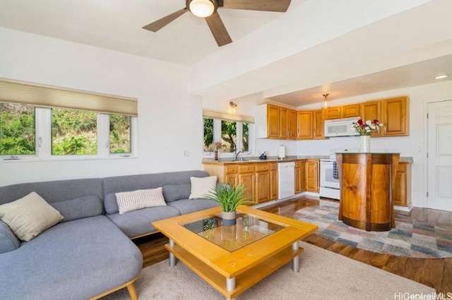 living room with dark wood-style flooring and a ceiling fan