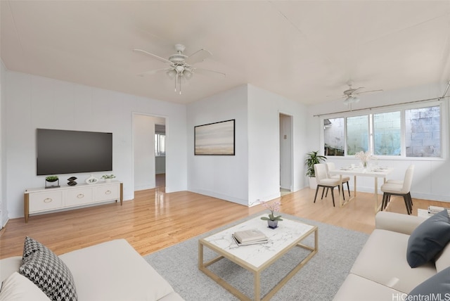 living area featuring light wood-style floors and ceiling fan