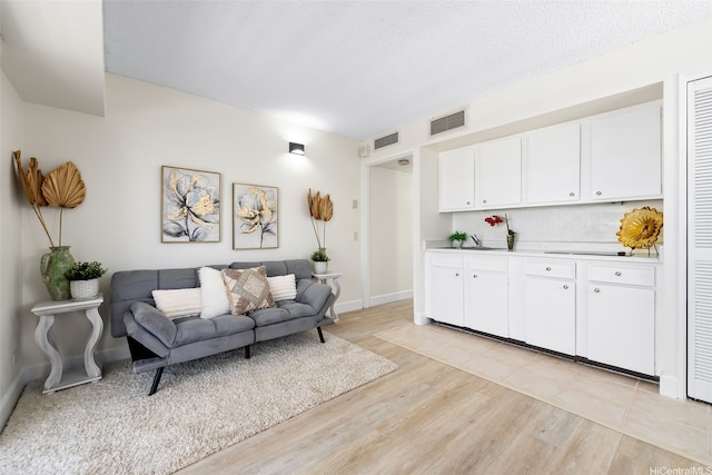 2440 Kuhio Ave Unit 1101, Honolulu, HI 96815 - living room featuring light wood-style floors and baseboards