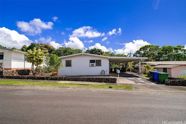 view of front facade with a carport and driveway