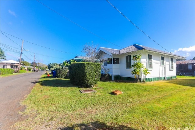 view of side of property featuring a yard