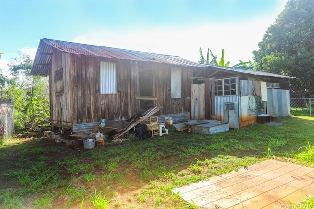 view of front of property featuring metal roof