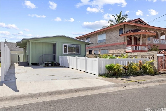 view of front of house with a fenced front yard