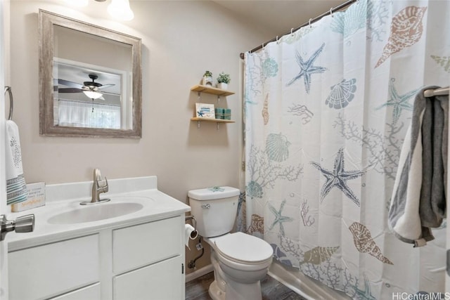 full bathroom with toilet, ceiling fan, vanity, and a shower with curtain