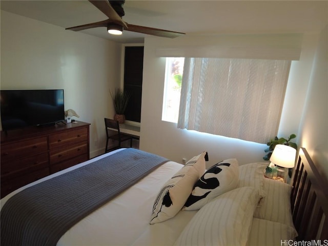 bedroom featuring ceiling fan