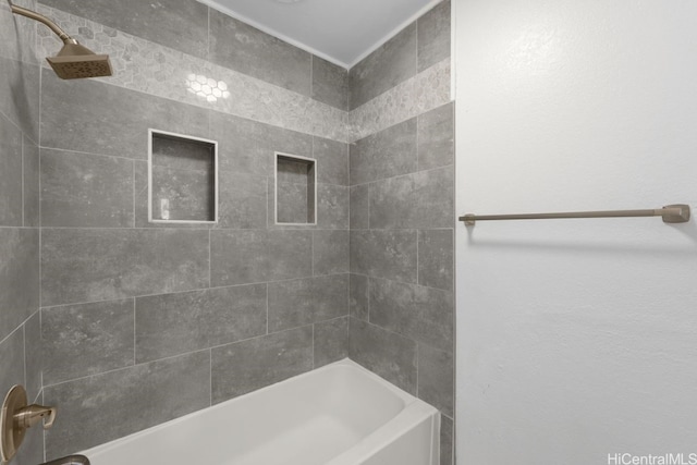 bathroom with bathtub / shower combination