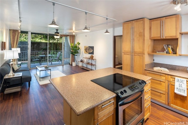 kitchen featuring a wall of windows, dark wood-style floors, open floor plan, and electric stove