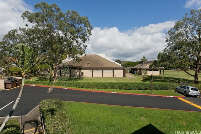 view of front of home featuring a front lawn