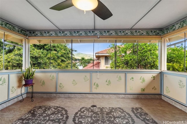 sunroom featuring a ceiling fan